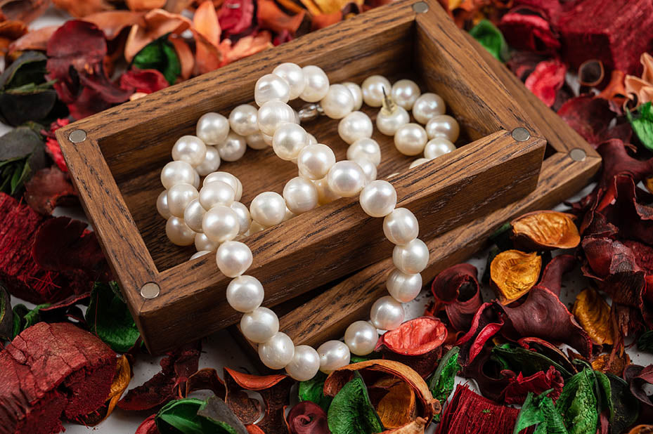 Upcoming Fall Jewelry Trends: Embrace Bold, Sculptural, and Classic Elegance